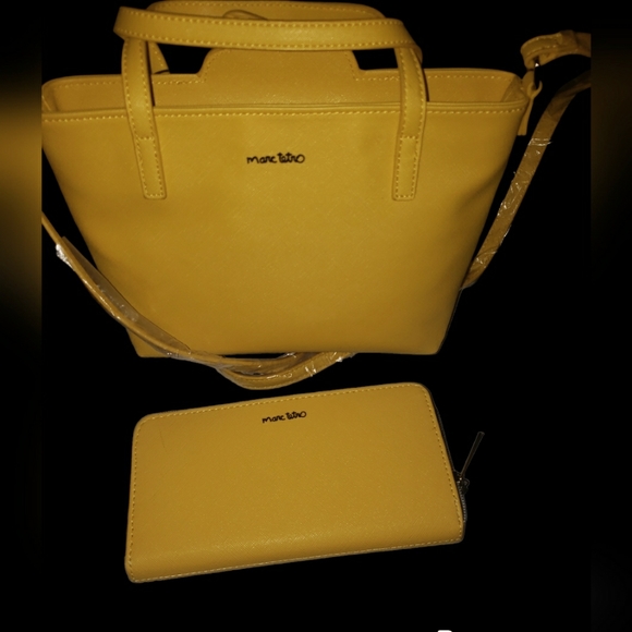 NEW Marc Tetro Limited Yellow Daschund Hound "Weiner Dog" Crossbody and Wallet - Picture 2 of 4